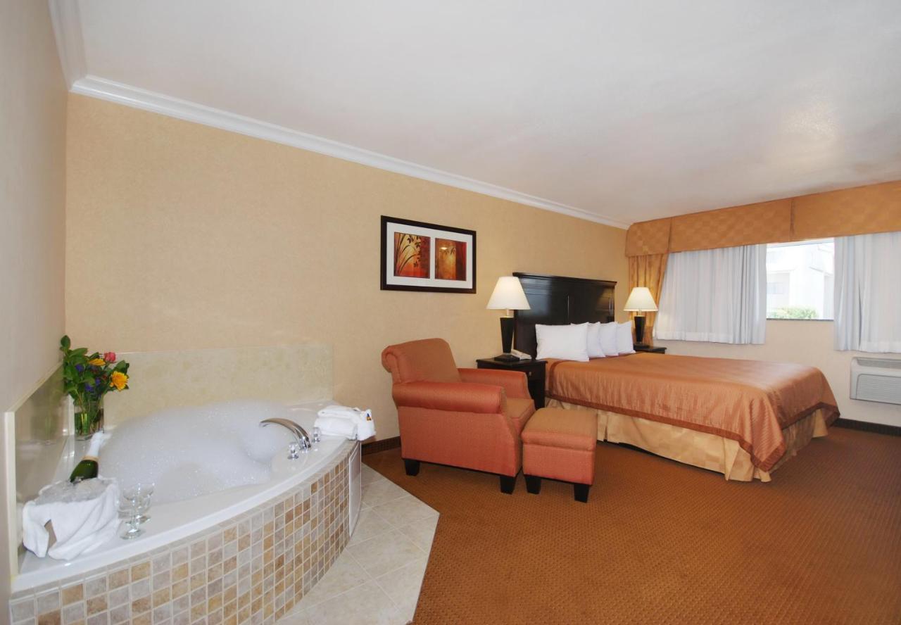 Pasadena Rose & Crown Hotel Ruang foto
