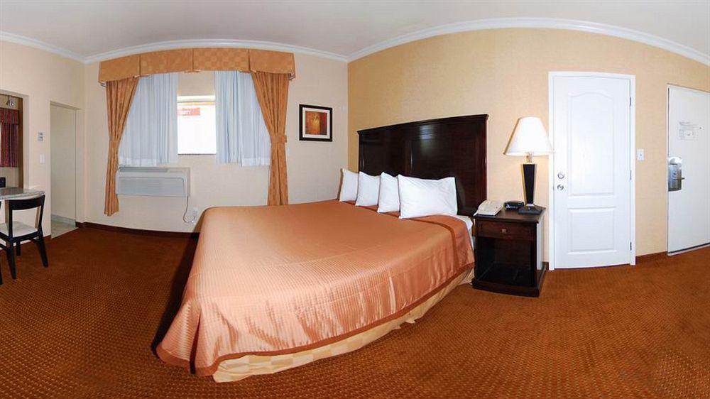 Pasadena Rose & Crown Hotel Bagian luar foto