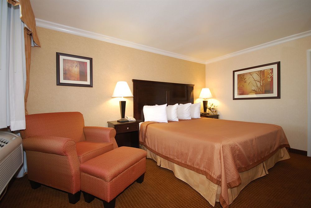 Pasadena Rose & Crown Hotel Bagian luar foto