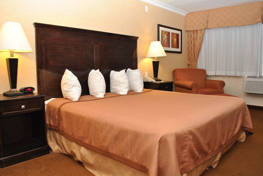 Pasadena Rose & Crown Hotel Bagian luar foto
