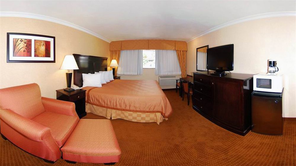 Pasadena Rose & Crown Hotel Bagian luar foto