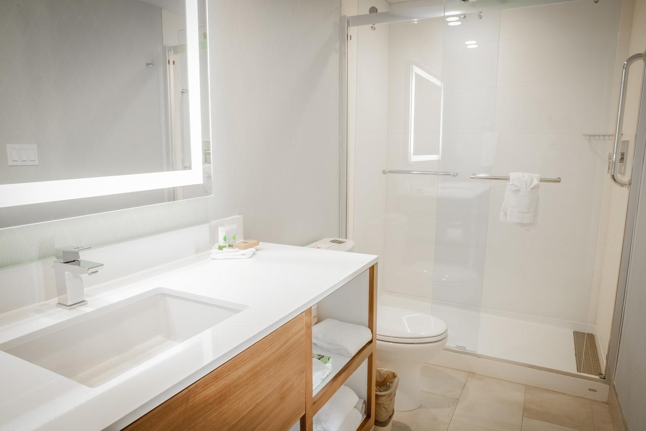 Pasadena Rose & Crown Hotel Bagian luar foto
