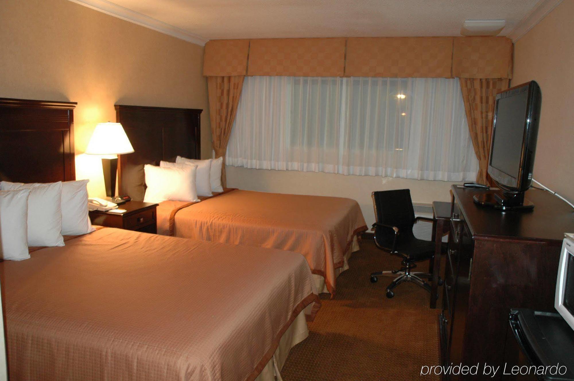 Pasadena Rose & Crown Hotel Bagian luar foto