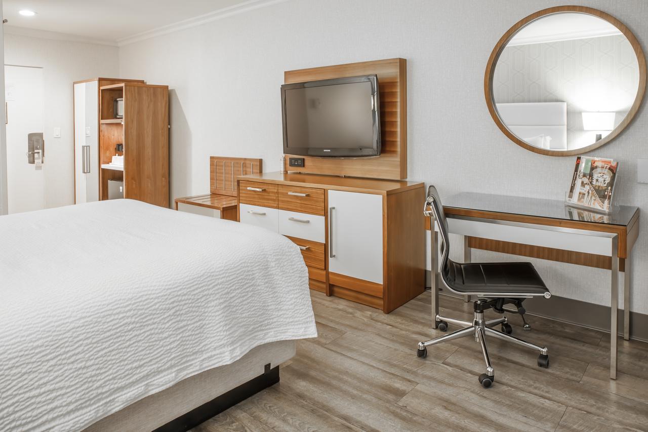 Pasadena Rose & Crown Hotel Bagian luar foto