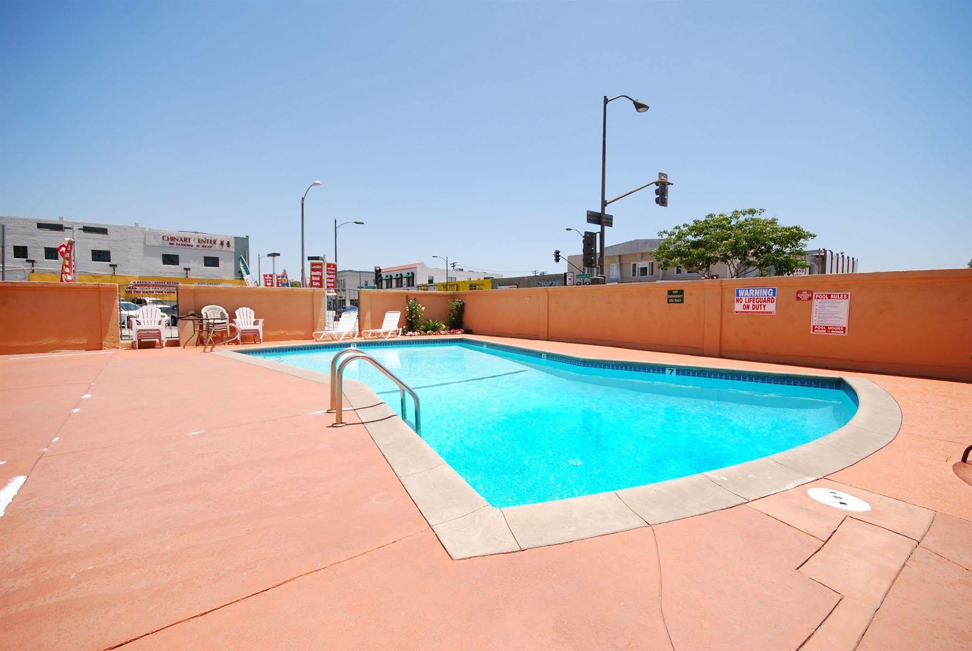 Pasadena Rose & Crown Hotel Bagian luar foto