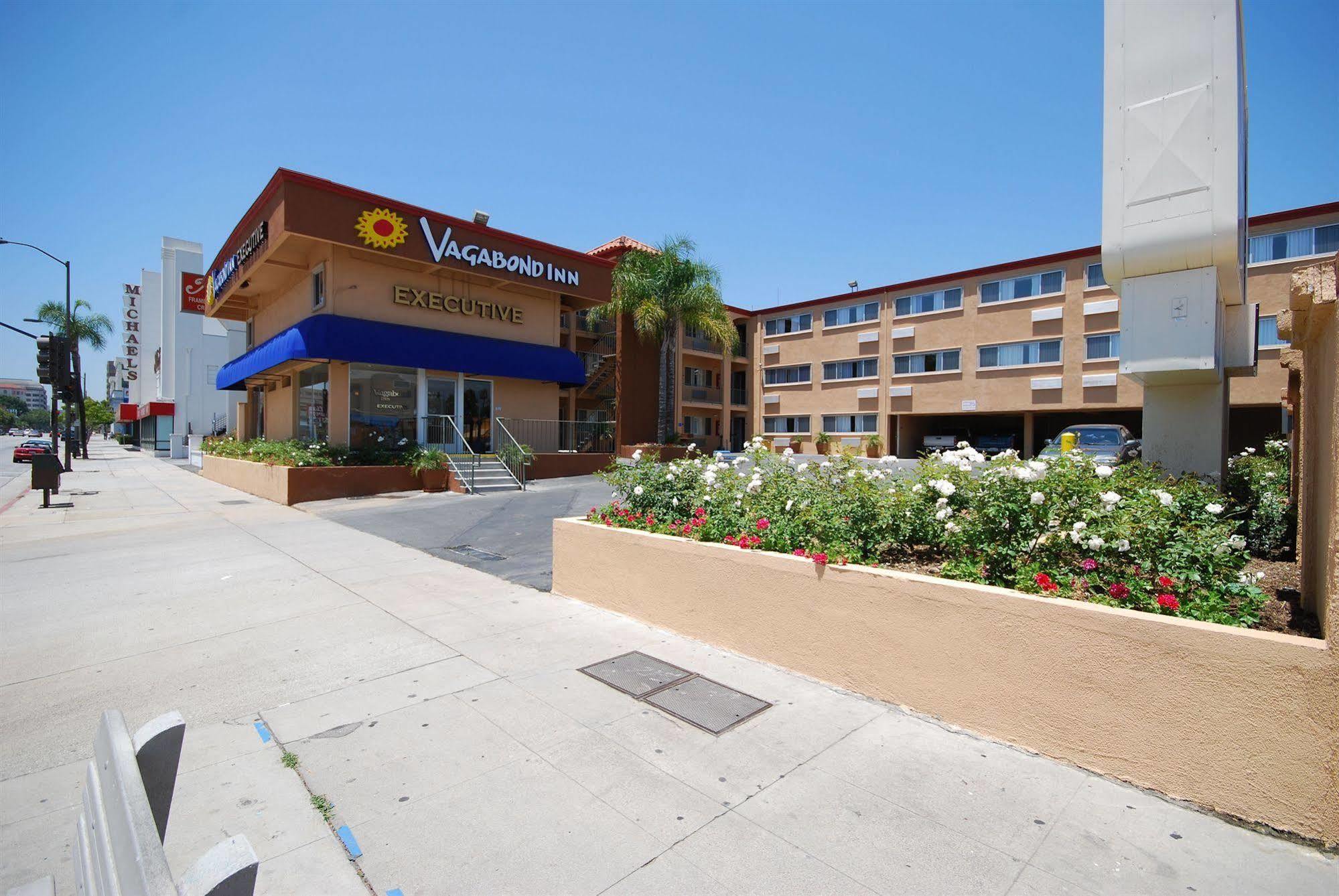 Pasadena Rose & Crown Hotel Bagian luar foto