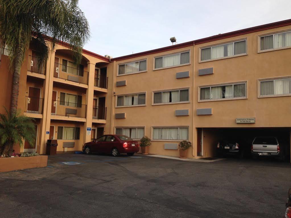 Pasadena Rose & Crown Hotel Bagian luar foto