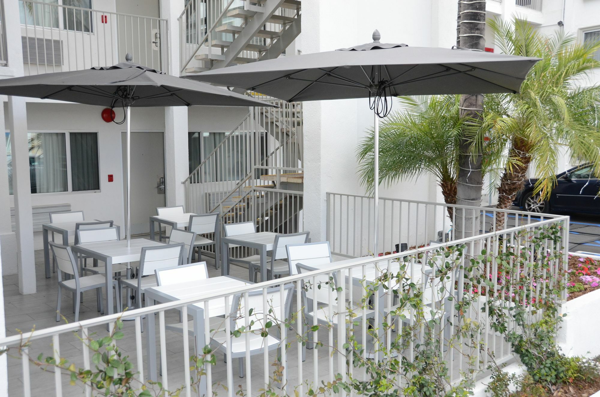 Pasadena Rose & Crown Hotel Bagian luar foto