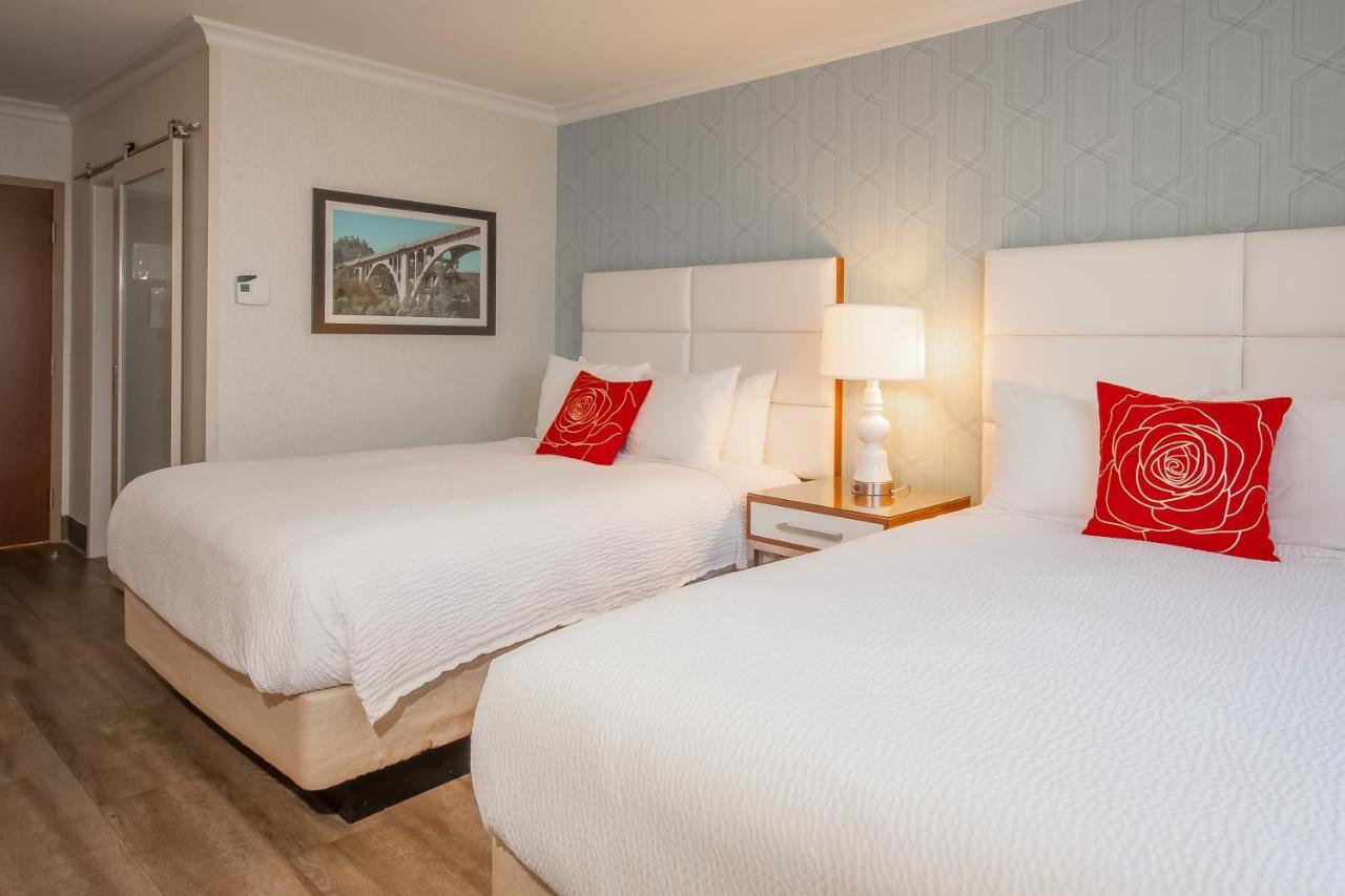Pasadena Rose & Crown Hotel Bagian luar foto