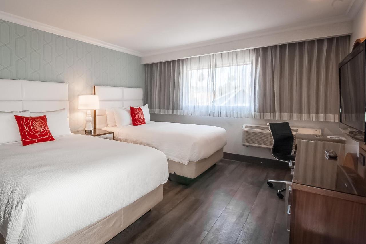 Pasadena Rose & Crown Hotel Bagian luar foto