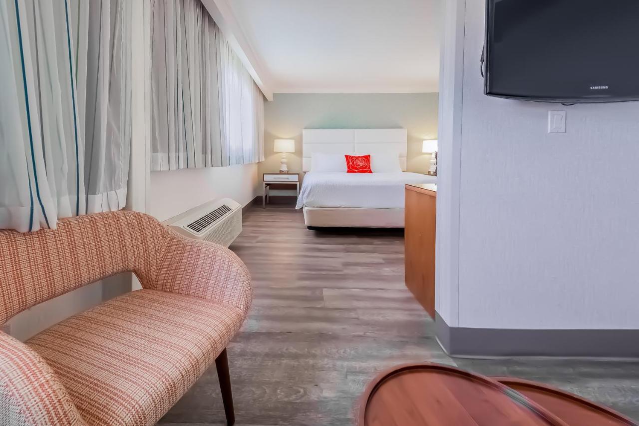 Pasadena Rose & Crown Hotel Bagian luar foto