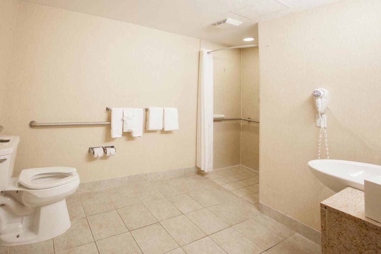 Pasadena Rose & Crown Hotel Bagian luar foto