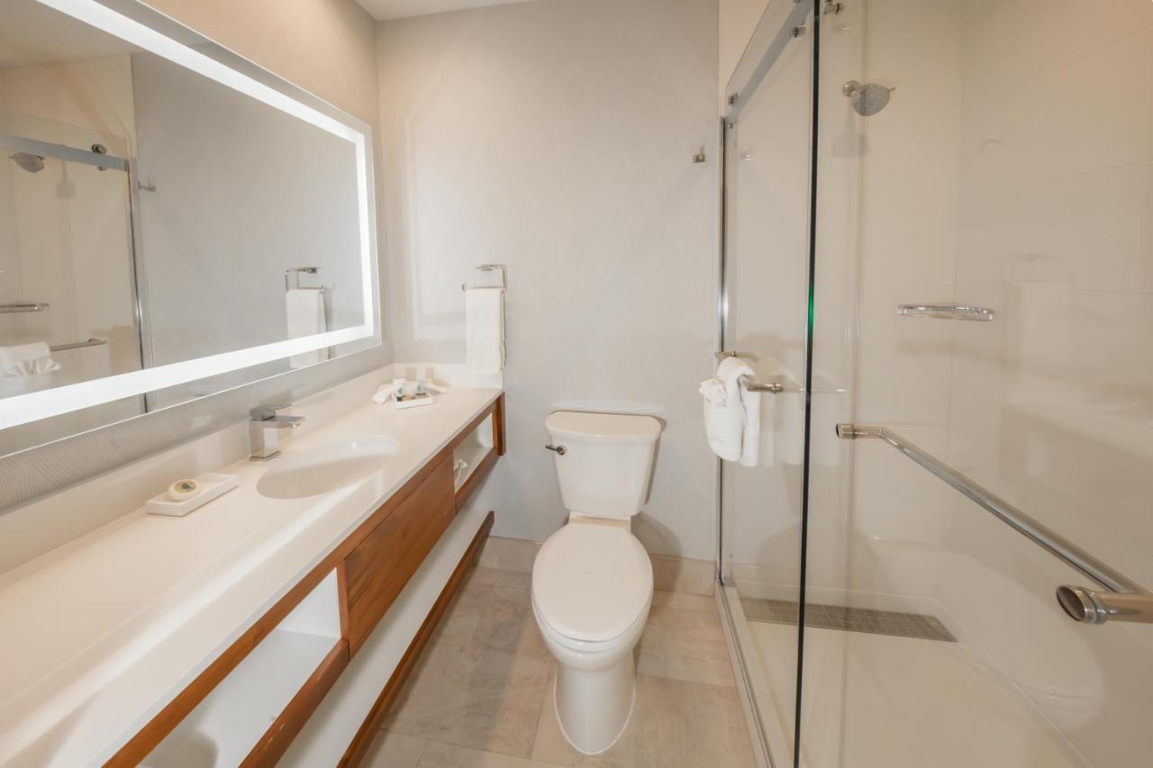 Pasadena Rose & Crown Hotel Bagian luar foto